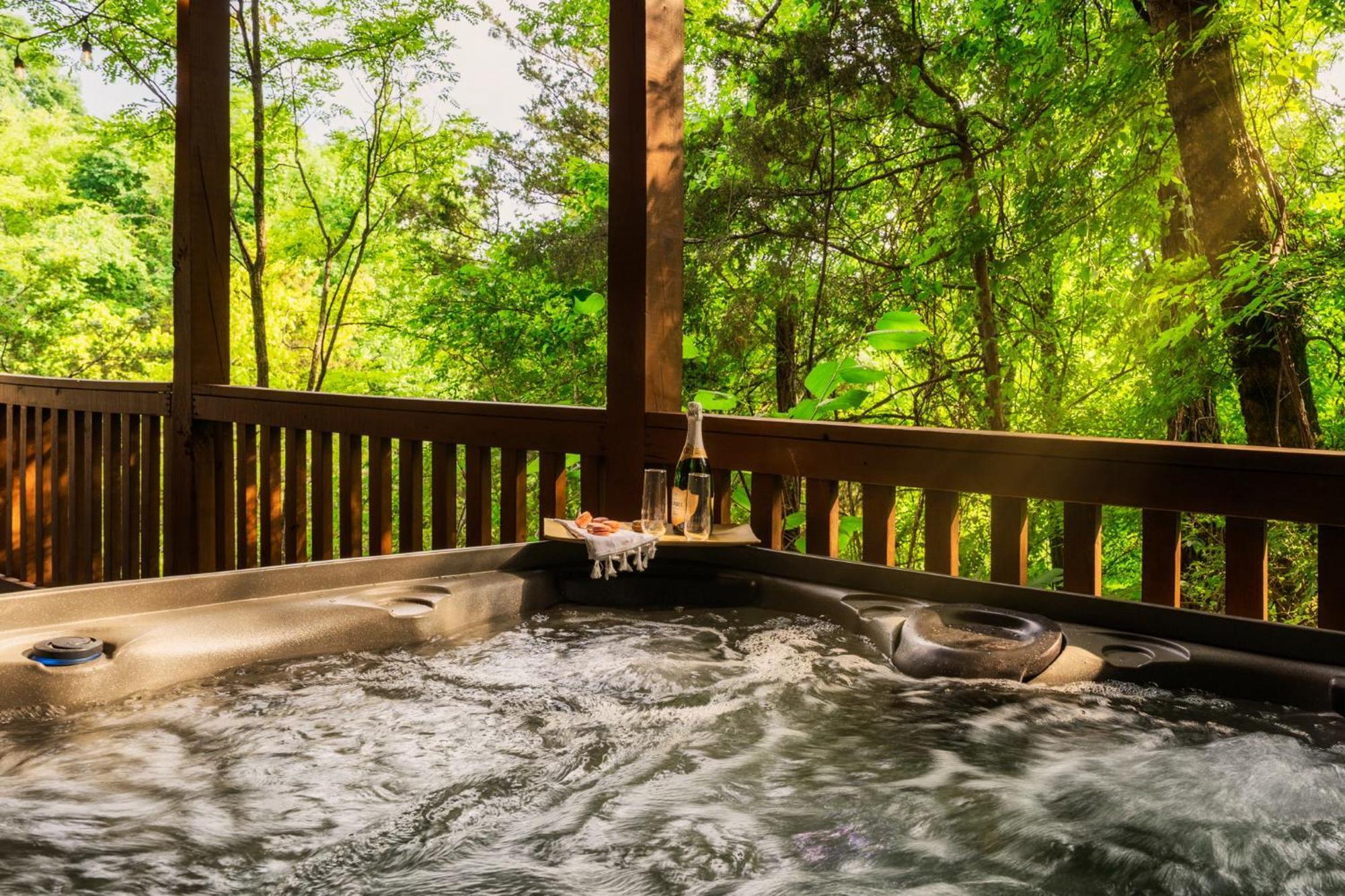 Alpine Resort Near Dollywood, Hot Tub, Game Room, Outdoor Pool, Fast Wifi Pigeon Forge Exterior photo