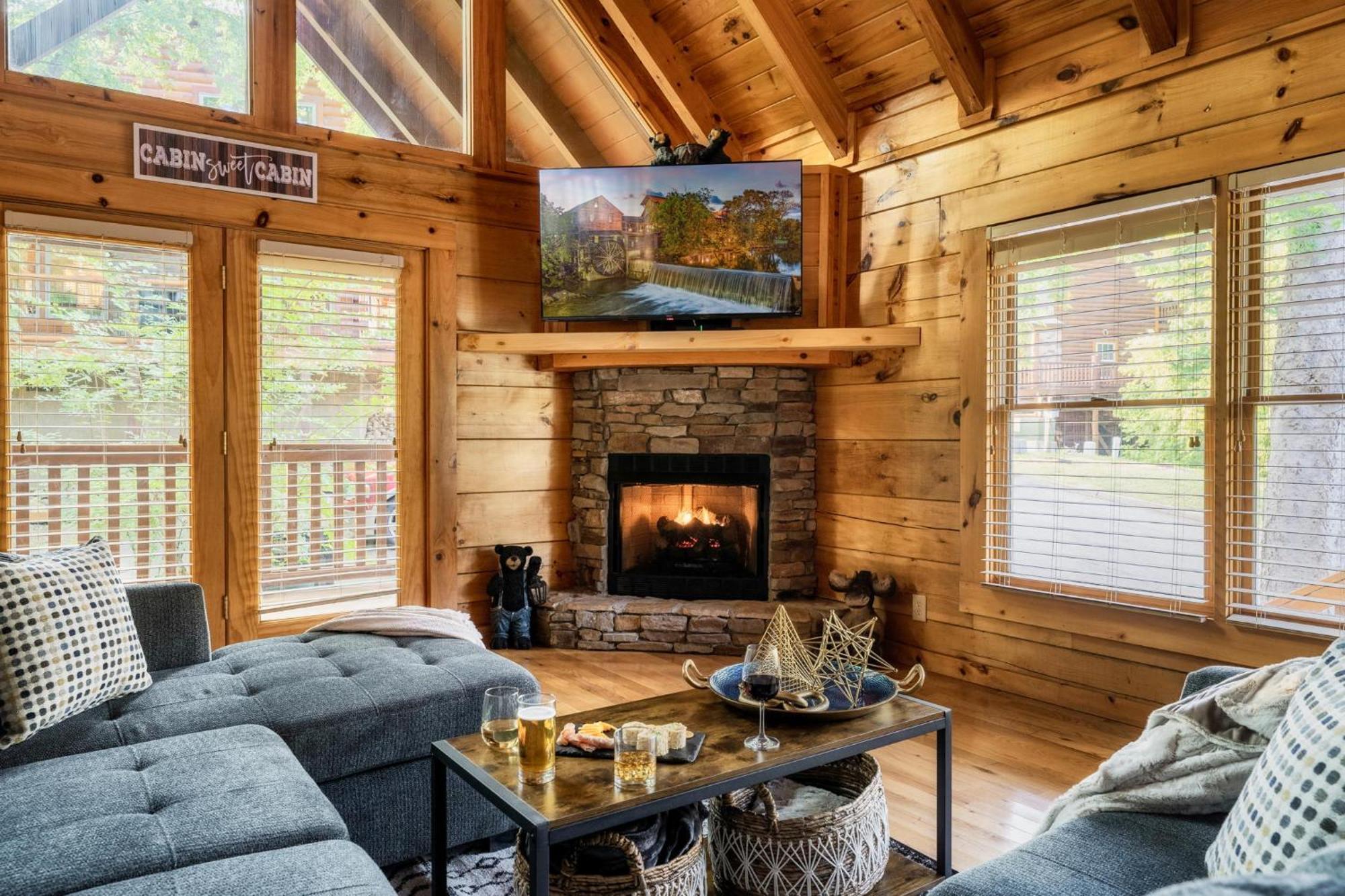 Alpine Resort Near Dollywood, Hot Tub, Game Room, Outdoor Pool, Fast Wifi Pigeon Forge Exterior photo